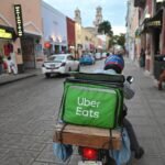 Uber Eats acumula 136 millones en contingencias legales y fiscales por clasificar a sus repartidores como autónomos