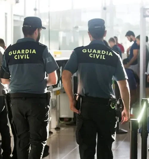 Guardias civiles rechazan traspasar a los Mossos sus competencias en puertos y aeropuertos