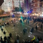 Mestalla y una fiesta que no fue: protestas contra Peter Lim, cargas policiales a las puertas del estadio y una remontada en contra