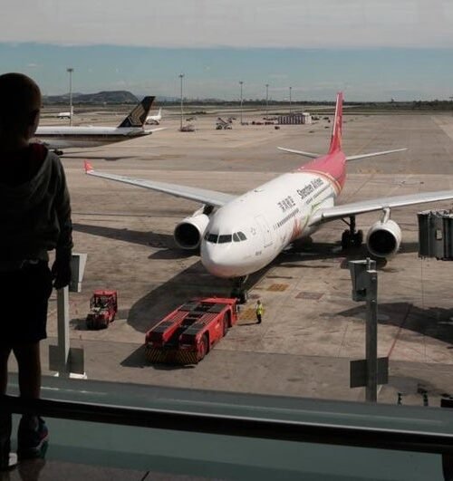 Barcelona aboga ampliar el Aeropuerto del Prat «preferiblemente sin tocar» La Ricarda