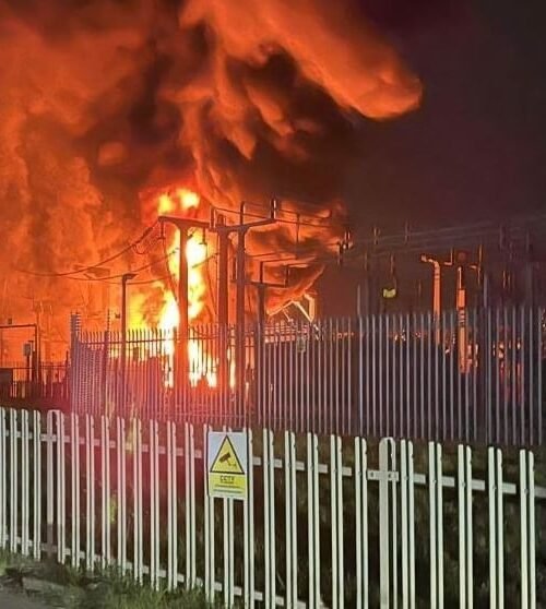 Más de 1.300 vuelos afectados por el cierre del aeropuerto londinense de Heathrow tras el incendio en una estación eléctrica