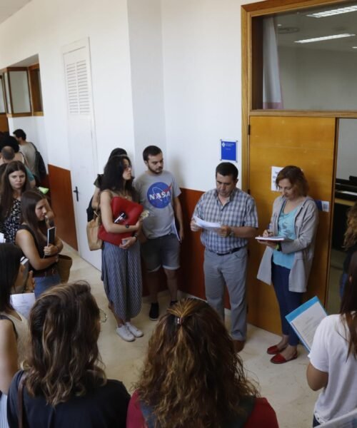 Los sindicatos exigen mejoras laborales para captar y mantener plantillas docentes en Baleares