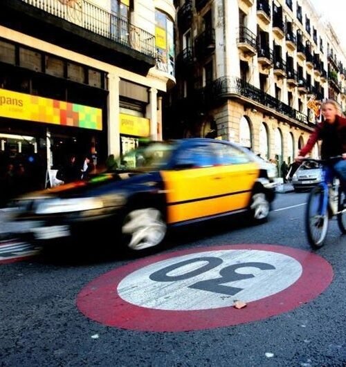 El taxista agredido en 2023 por un motorista en Barcelona murió al darse contra el suelo y no del puñetazo