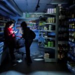 Los supermercados resistieron mejor el golpe del apagón que las tiendas de moda y los bares