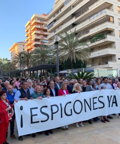 Luz verde al proyecto de los espigones en Marbella que la ministra Teresa Ribera condicionó a la demolición del paso marítimo