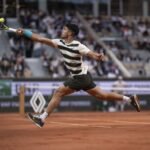 Si no es la perfección, se le parece: Alcaraz, desatado hacia las semifinales