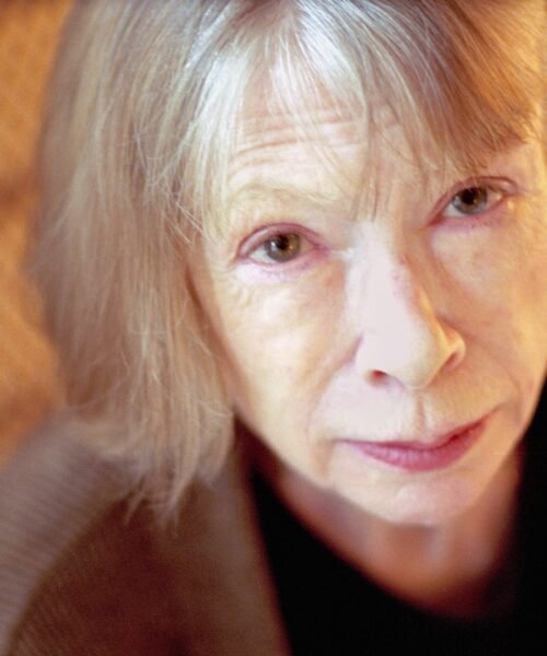 Cuando Joan Didion se contaba historias para poder morir: viaje al archivo íntimo de la escritora