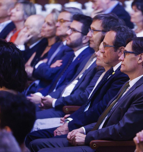 El Govern catalán defiende que griten a Illa a favor de la «independencia» y critica a Ayuso por comentarlo