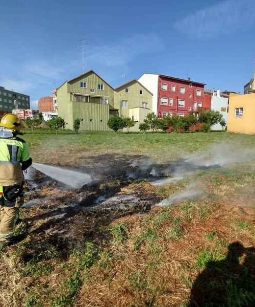 Incendio nunha finca urbana no Concello de Boiro