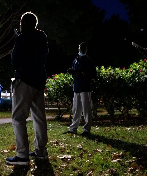 Sin comida, sin agua y durmiendo en un parque: Baleares reproduce los fallos de la crisis migratoria canaria