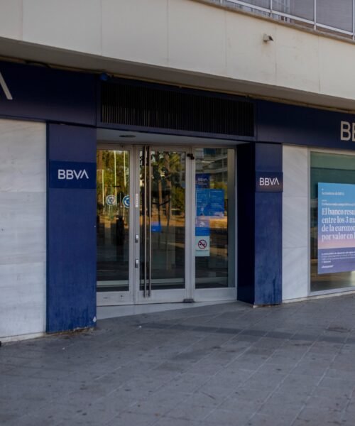 El BBVA gana un 9% más en el primer semestre y responde al Sabadell con 36.000 millones en pagos a los accionistas para 2028