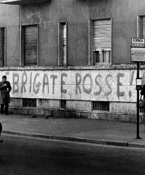 El fenómeno editorial italiano que revive con humor las sombras del terrorismo de los años de plomo