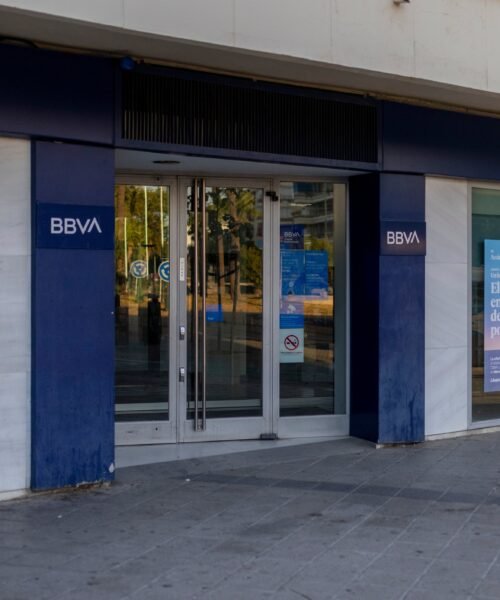 El BBVA gana un 9% más en el primer semestre y responde al Sabadell con 36.000 millones en pagos a los accionistas hasta 2028