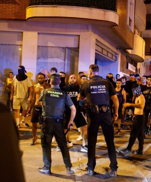 Un detenido y cinco heridos en Torre Pacheco en una nueva noche de enfrentamientos tras las proclamas contra migrantes