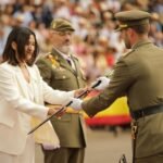 La Generalitat recupera la tradición de entregar una réplica de la espada de Jaume I al número uno de la promoción de Talarn