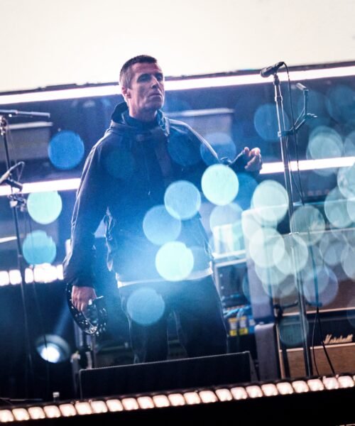 Los Gallagher salen de la mano y ofrecen un sensacional concierto en la primera fecha de Oasis