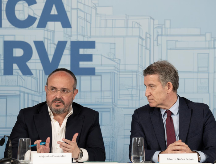 El líder del PP catalán pacta con Feijóo limitar los pactos del partido a la defensa del «orden constitucional» pero sin citar a los de Puigdemont