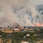 Un incendio en Tarrasa obliga a confinar a un centenar de personas que se encontraban en un club deportivo
