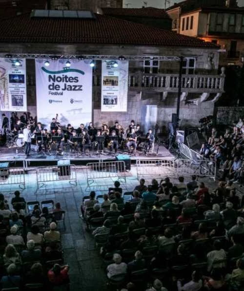 A Big Band da Escola de Música de Rianxo inaugura o Festival Noites de Jazz