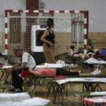Polideportivos y seminarios de Zamora y Astorga, llenos de desalojados: “Los bomberos llegaron cuando ya teníamos las llamas en las casas”