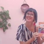 Noelia Castillo Piñol debuta con una voz fresca que transforma la experiencia en humor y aprendizaje