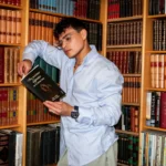 Junior Adrián Medina Avendaño presenta una obra que ilumina la memoria y el presente con precisión narrativa