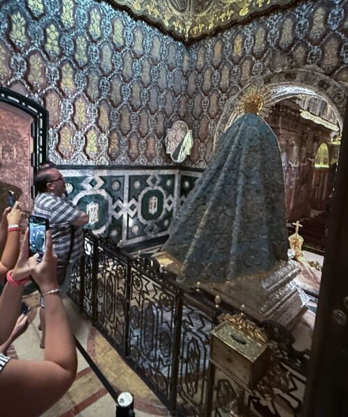 La Macarena se retira del culto para ser restaurada