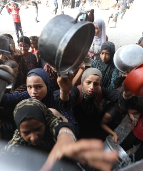 Israel amenaza con prohibir la actividad de importantes organizaciones humanitarias mientras el hambre se agrava en Gaza