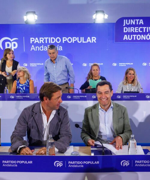 Juanma Moreno pone a punto su maquinaria electoral para defender su mayoría absoluta en las elecciones de junio