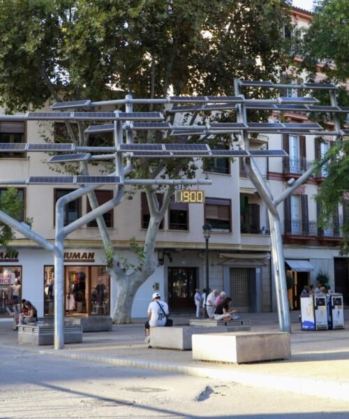 Ibiza eliminará la pérgola metálica de Vara de Rey y colocará un nuevo reloj