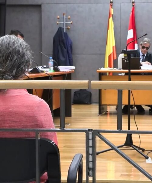 La enfermera antivacunas acusada de fingir inmunizar a 404 menores en Bizkaia se enfrenta a hasta 17 años de prisión