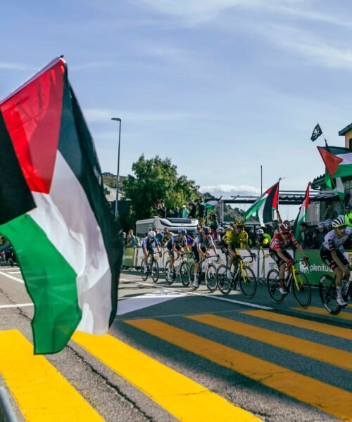 Calma, buen rollo y una sentada por Palestina antes del último repecho