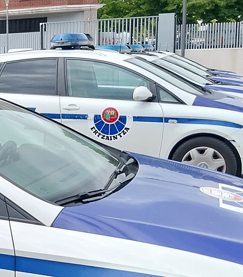 Rescatan a una mujer encerrada por su hijo en un caserío entre basura y cadáveres de gatos