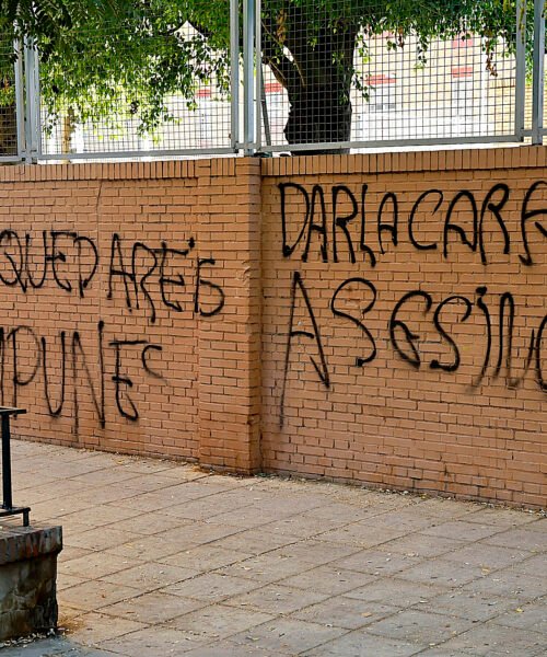 La Policía ya busca en el móvil de Sandra las pruebas del acoso mientras crece la presión al colegio y a las presuntas acosadoras