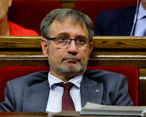 Junts reprocha a Illa las sentencias que rebajan la exigencia de catalán