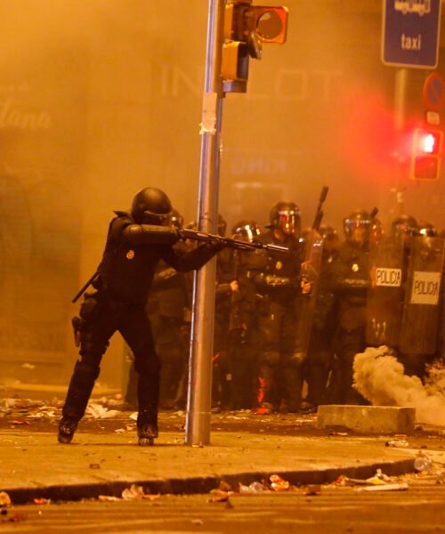 La Audiencia de Barcelona deniega por primera vez la amnistía a un mosso acusado de herir a un manifestante en las protestas del ‘procés’  y lo envía a juicio