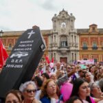 La crisis de los cribados a las puertas de San Telmo: Miles de personas claman contra Moreno y exigen una comisión de investigación