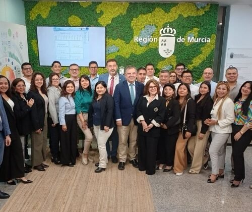 La Región de Murcia presenta su innovador modelo de vigilancia de la calidad del aire a una delegación universitaria de Perú