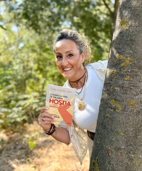 M. Isabel Garzón Cruz transforma el dolor en magia en su impactante libro