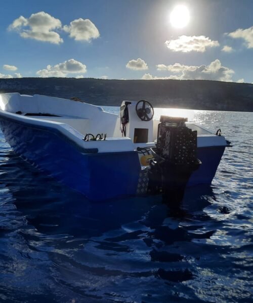 Rescatados 11 migrantes a varias millas de Formentera
