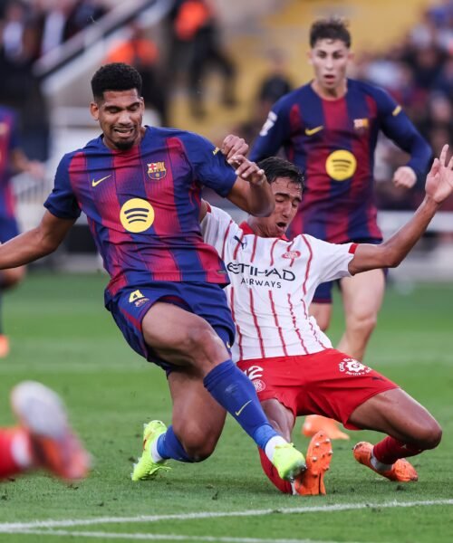El Barça, de un ataque de pánico al júbilo del gol de Araujo