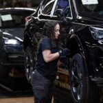 Los dos extremos del mercado laboral: acelerón en la industria y retroceso en empleo doméstico