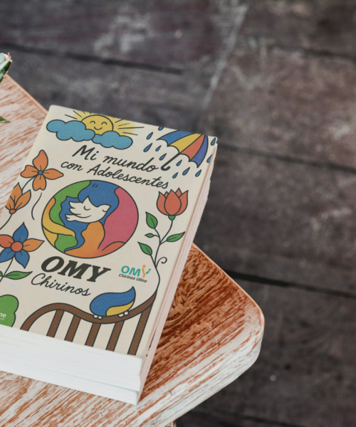 Osmary del Carmen Chirinos Ulloa convierte la maternidad en un viaje de autodescubrimiento con ‘Mi mundo con adolescentes’.