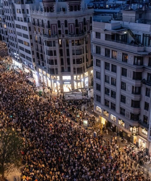 La calle mantiene la presión sobre Mazón: miles de valencianos se manifiestan un año después de la dana