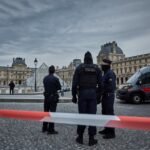 Robo en el Louvre: unos encapuchados con motosierra se llevan ocho joyas de la Corona francesa