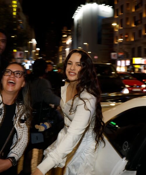 Rosalía monta una yincana en el centro de Madrid para anunciar su nuevo disco, ‘Lux’