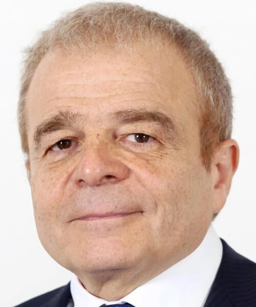 Javier de Paz abandona el consejo de Telefónica pero refuerza su poder en la compañía