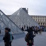El Louvre reabre tres días después del robo de las joyas de la Corona