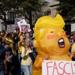 Cientos de miles de personas protestan en Estados Unidos contra la deriva autoritaria de Trump