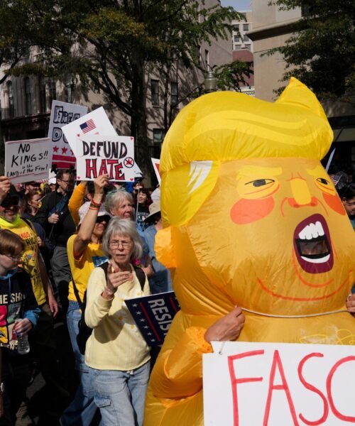 Cientos de miles de personas protestan en Estados Unidos contra la deriva autoritaria de Trump